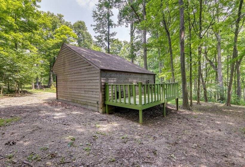 Cozy Bainbridge Retreat W/ Fireplace + Deck!