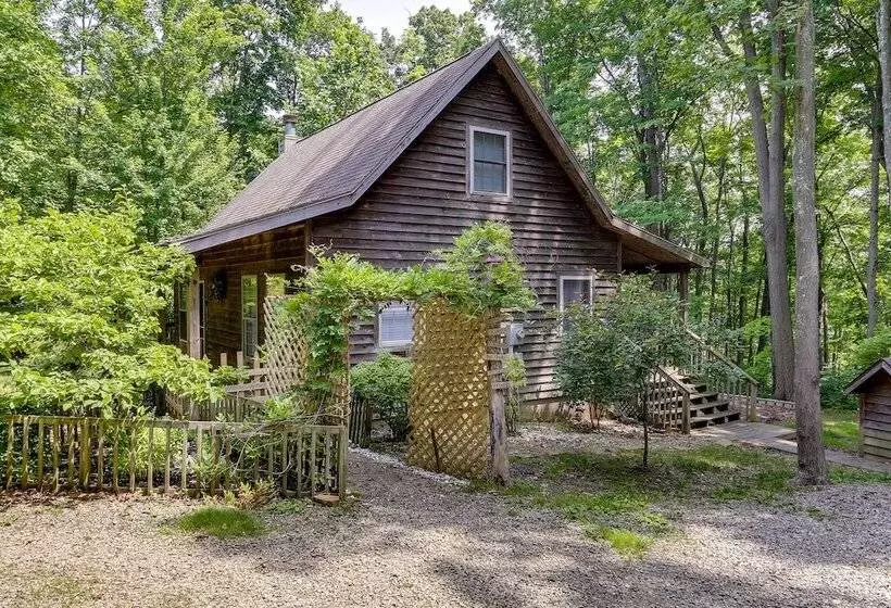 Cozy Bainbridge Retreat W/ Fireplace + Deck!
