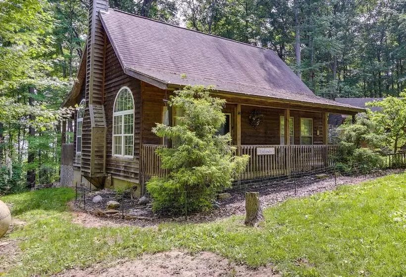 Cozy Bainbridge Retreat W/ Fireplace + Deck!