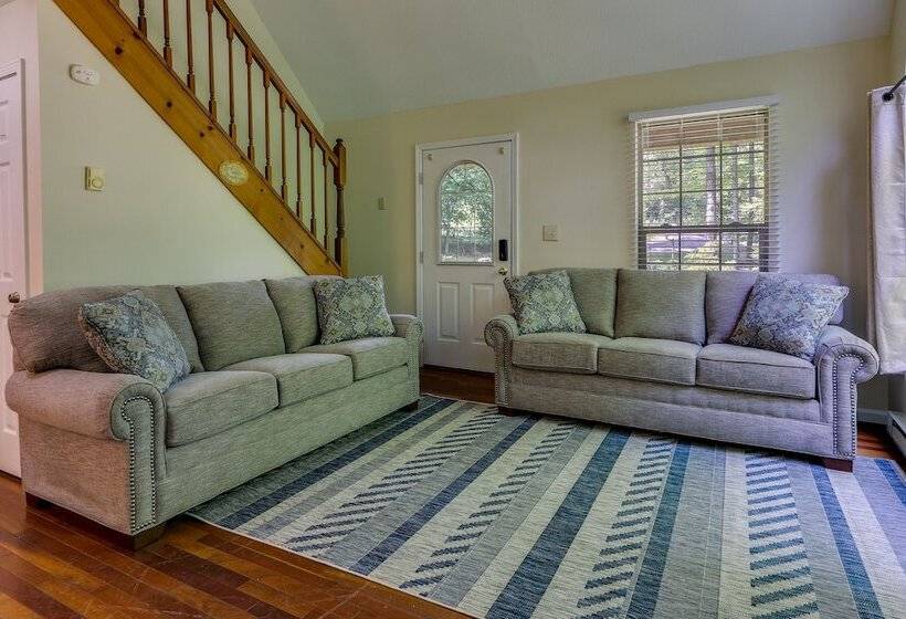 Cozy Bainbridge Retreat W/ Fireplace + Deck!