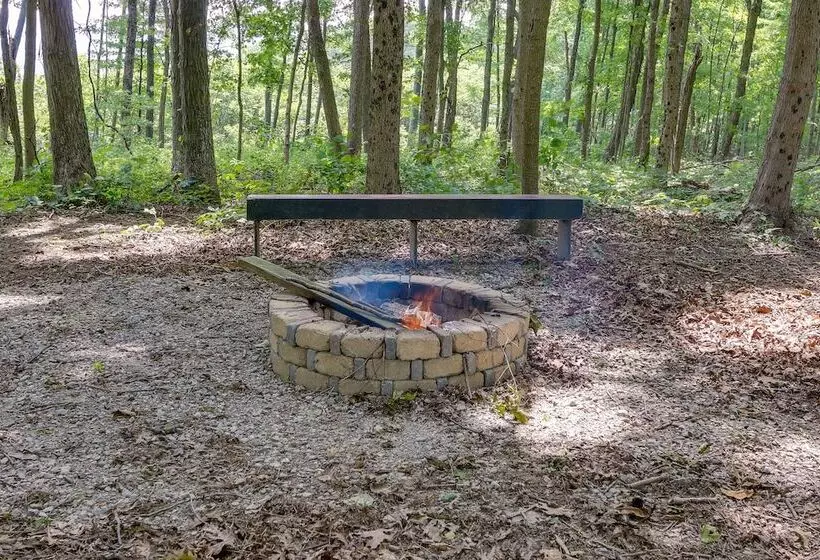 Cozy Bainbridge Retreat W/ Fireplace + Deck!