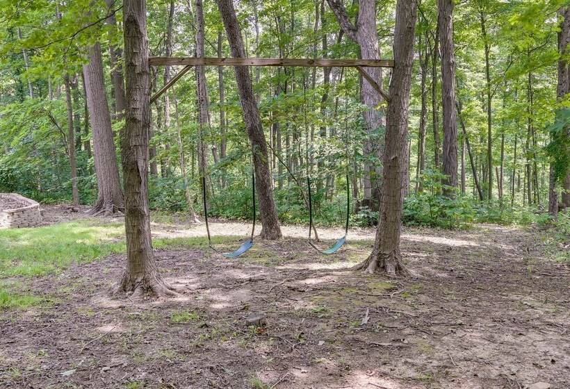 Cozy Bainbridge Retreat W/ Fireplace + Deck!