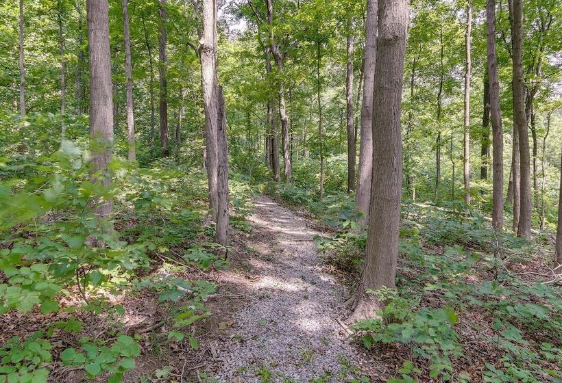 Cozy Bainbridge Retreat W/ Fireplace + Deck!