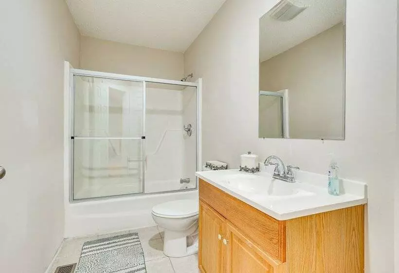 Double Springs Cabin Stay W/ Deck + Shared Dock!