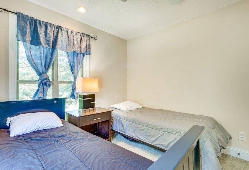 Double Springs Cabin Stay W/ Deck + Shared Dock!