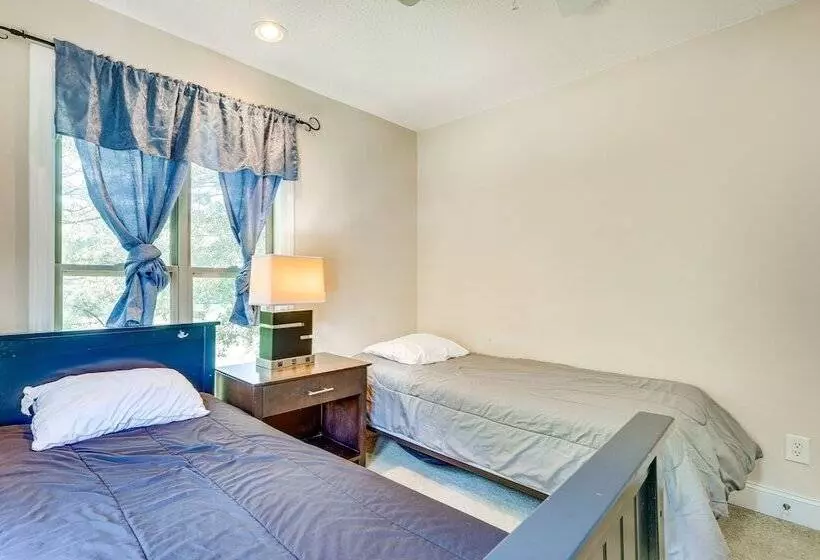 Double Springs Cabin Stay W/ Deck + Shared Dock!