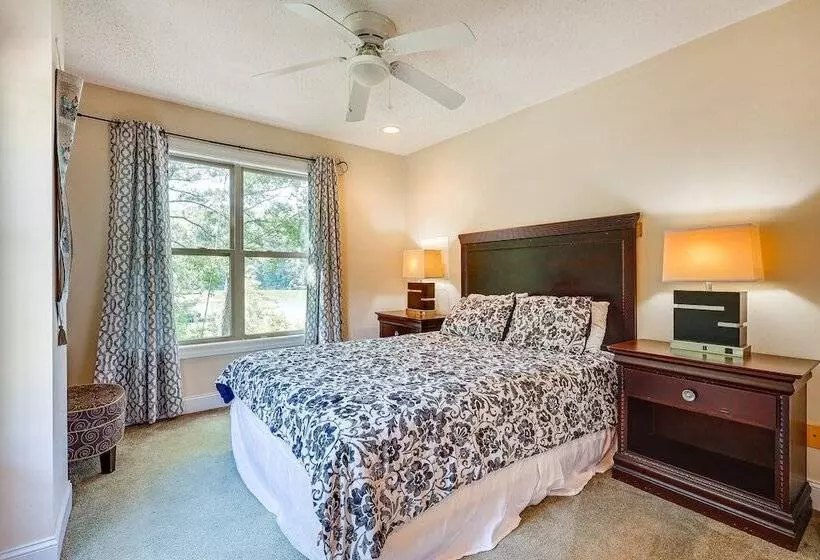 Double Springs Cabin Stay W/ Deck + Shared Dock!