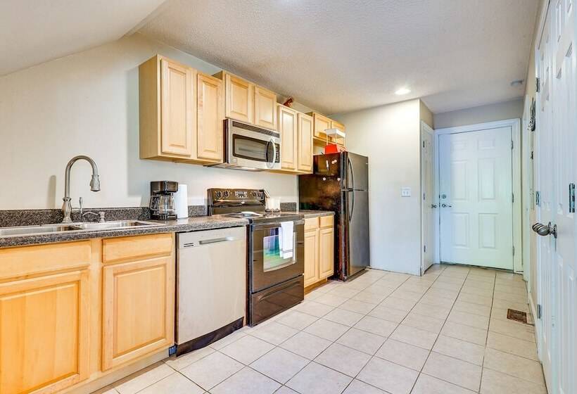 Double Springs Cabin Stay W/ Deck + Shared Dock!