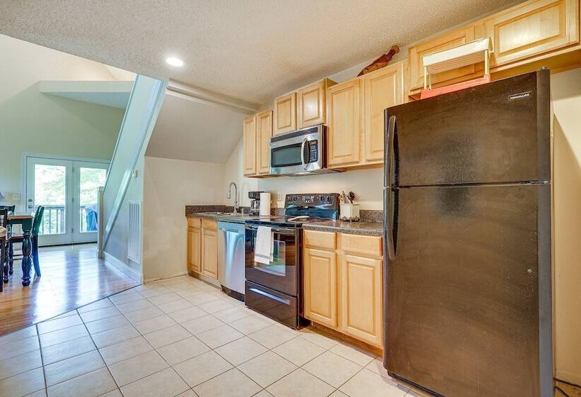 Double Springs Cabin Stay W/ Deck + Shared Dock!