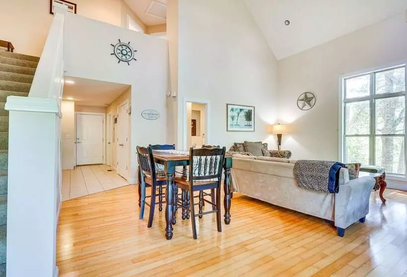 Double Springs Cabin Stay W/ Deck + Shared Dock!