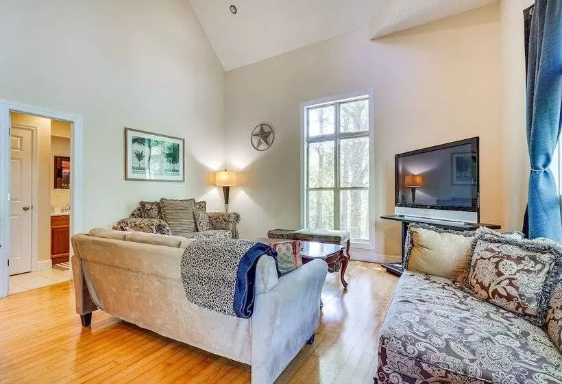 Double Springs Cabin Stay W/ Deck + Shared Dock!