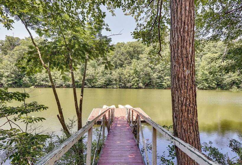 Double Springs Cabin Stay W/ Deck + Shared Dock!