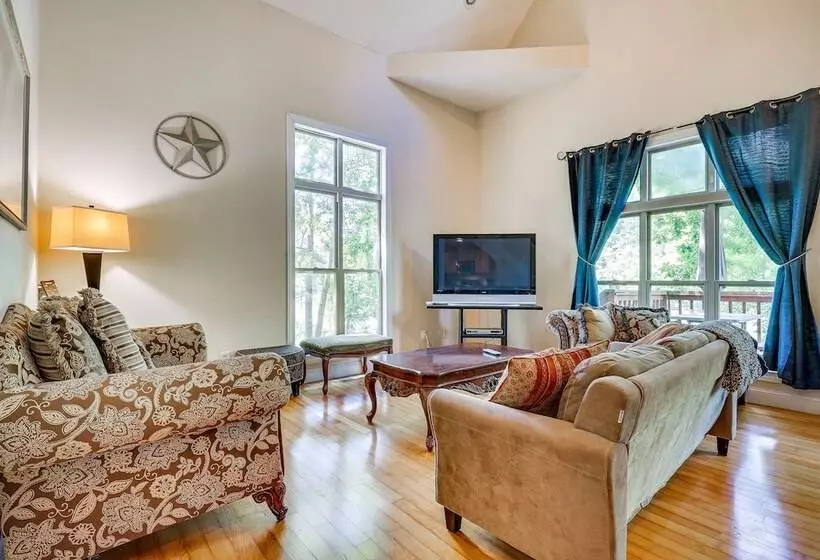 Double Springs Cabin Stay W/ Deck + Shared Dock!