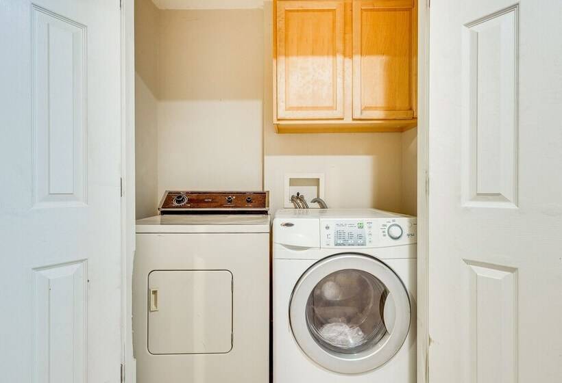 Double Springs Cabin Stay W/ Deck + Shared Dock!