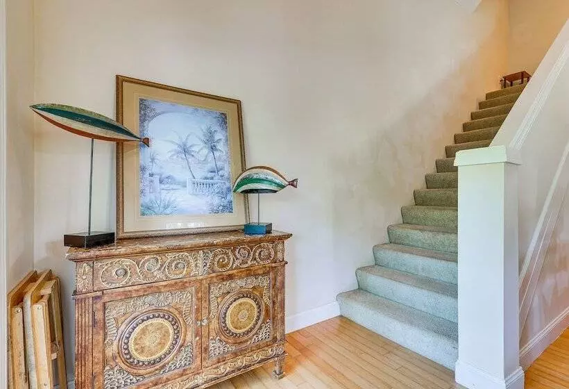 Double Springs Cabin Stay W/ Deck + Shared Dock!