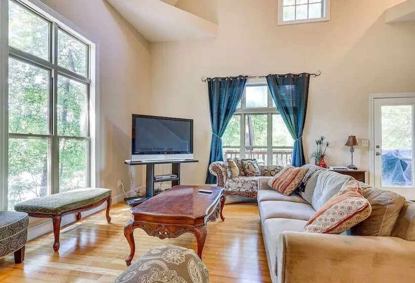 Double Springs Cabin Stay W/ Deck + Shared Dock!