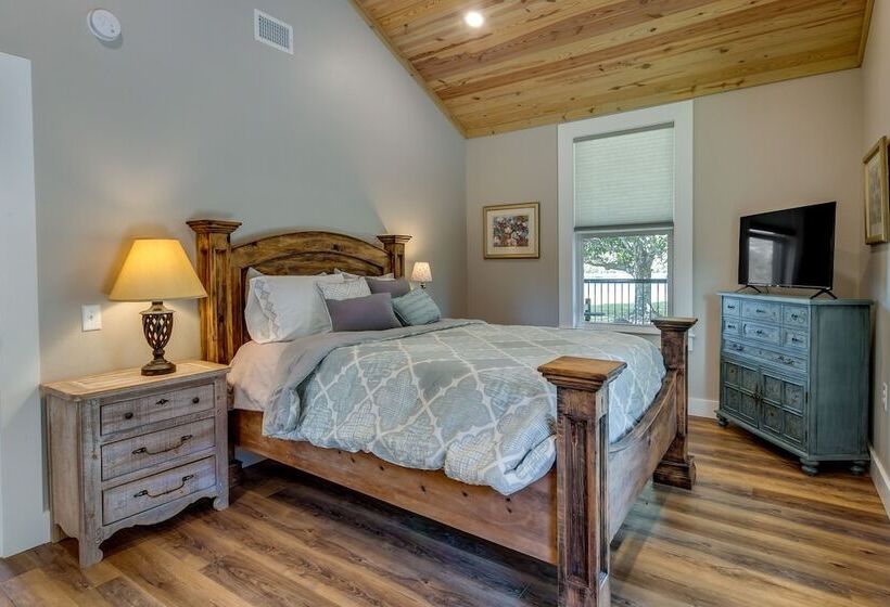 Escape To Nature: Lakefront Jay Cottage W/ Views!