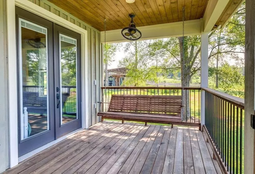 Escape To Nature: Lakefront Jay Cottage W/ Views!