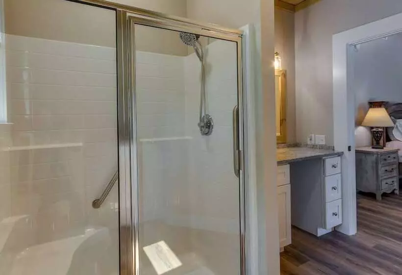 Escape To Nature: Lakefront Jay Cottage W/ Views!