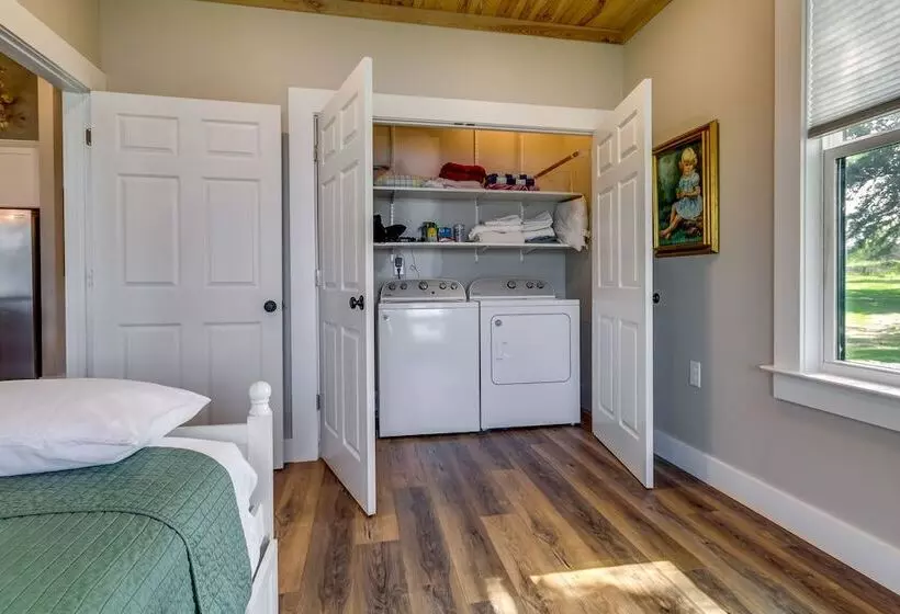 Escape To Nature: Lakefront Jay Cottage W/ Views!