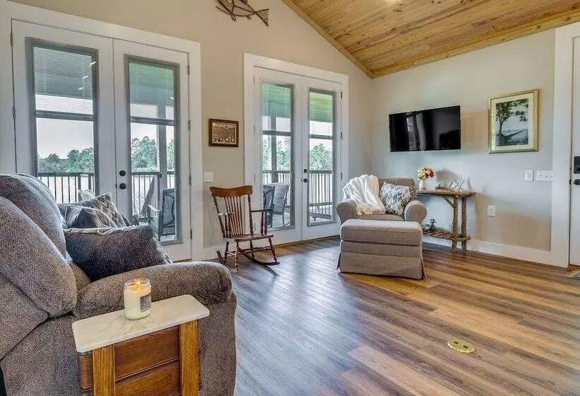 Escape To Nature: Lakefront Jay Cottage W/ Views!