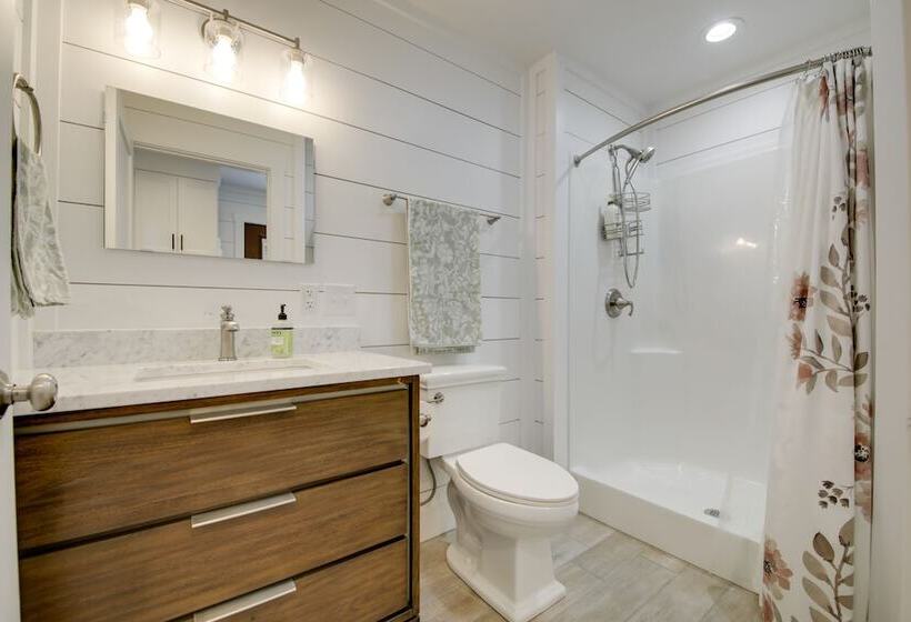 Family Friendly Indiana Cabin W/ Hot Tub & Decks