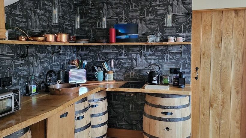 Отель The Quarterdeck