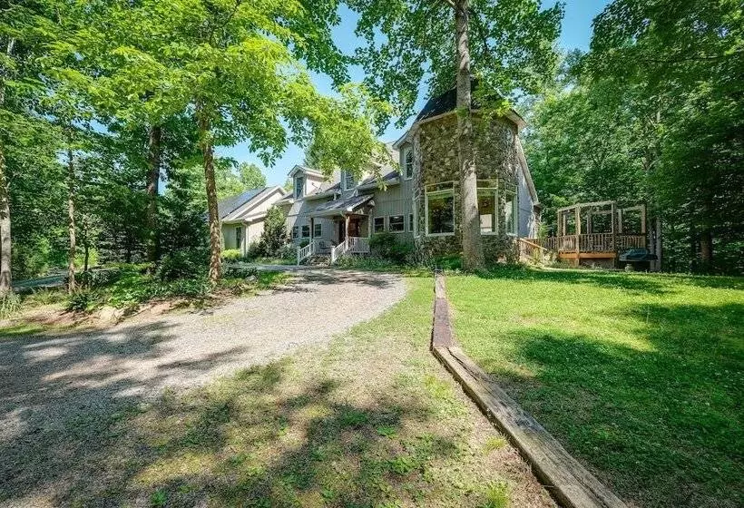 Idyllic Martinsville Retreat W/ Deck & Forest View