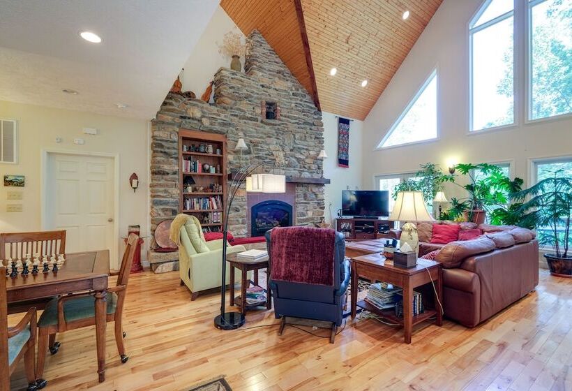 Idyllic Martinsville Retreat W/ Deck & Forest View