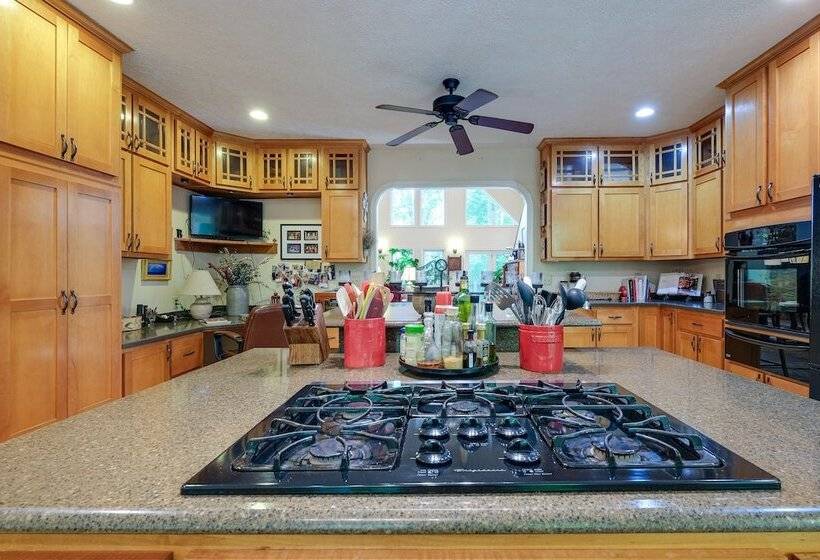 Idyllic Martinsville Retreat W/ Deck & Forest View