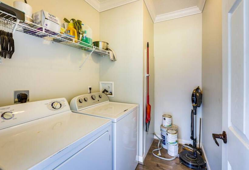 Jacksonville Home W/ Deck 30 Mi To Talladega!