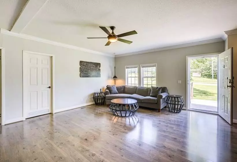 Jacksonville Home W/ Deck   30 Mi To Talladega!
