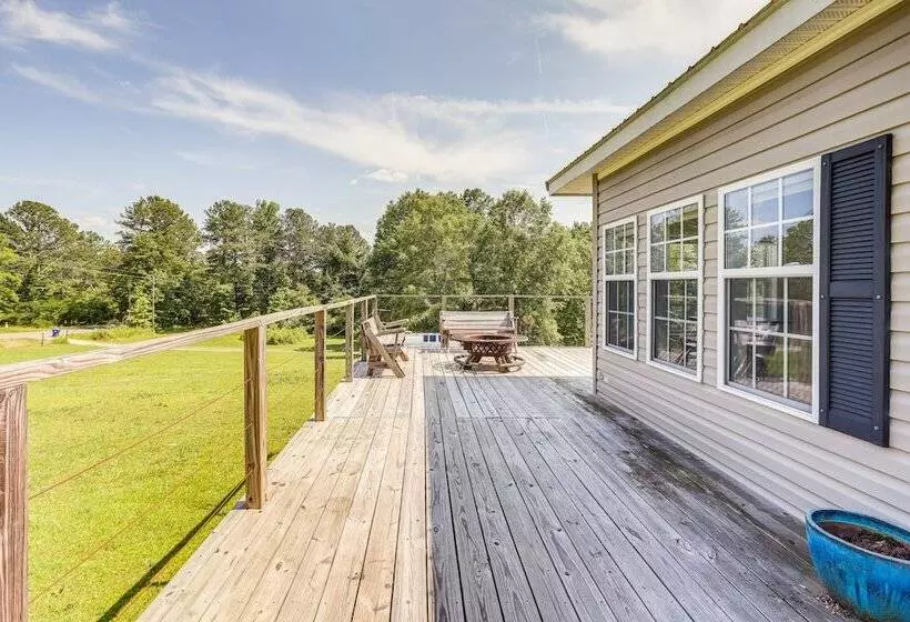 Jacksonville Home W/ Deck   30 Mi To Talladega!