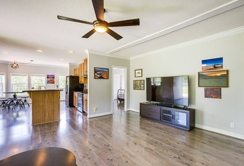 Jacksonville Home W/ Deck 30 Mi To Talladega!