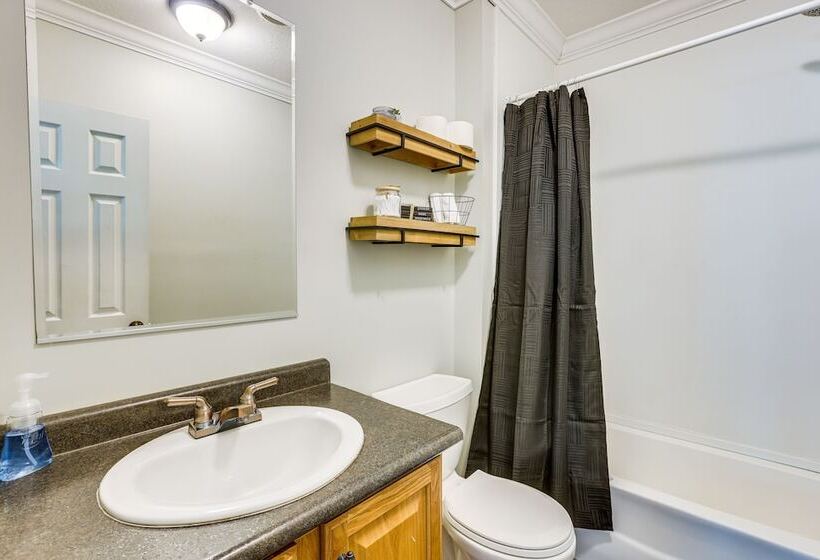 Jacksonville Home W/ Deck 30 Mi To Talladega!