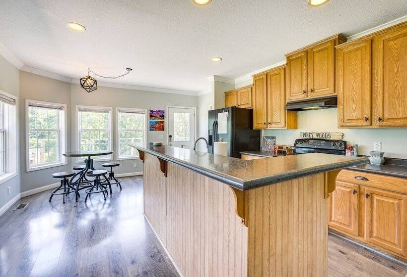 Jacksonville Home W/ Deck 30 Mi To Talladega!