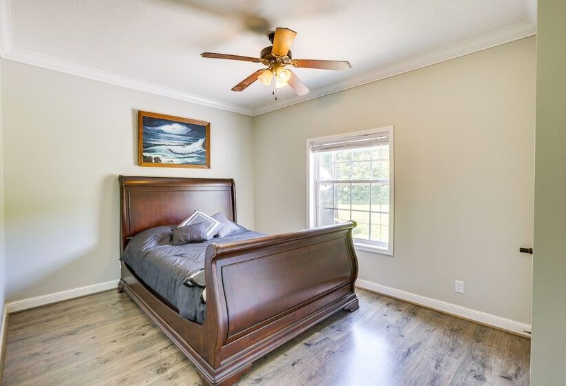 Jacksonville Home W/ Deck 30 Mi To Talladega!