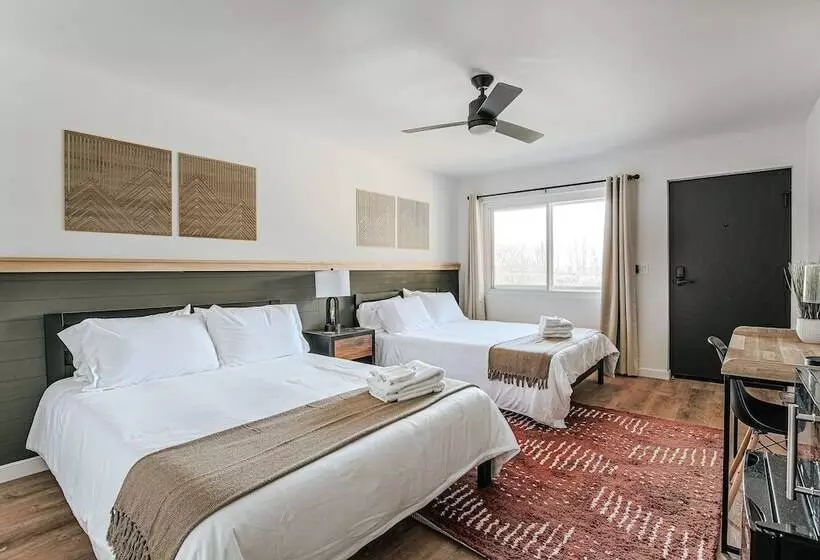 Motelli Grey Pine Lodge