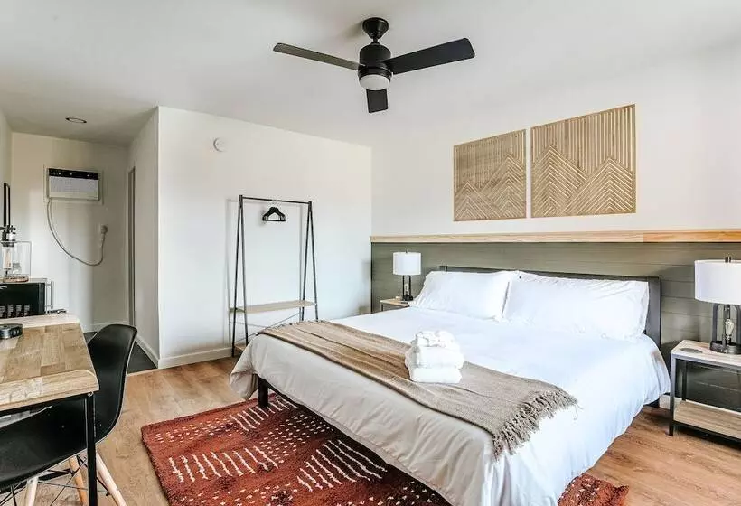 Motelli Grey Pine Lodge