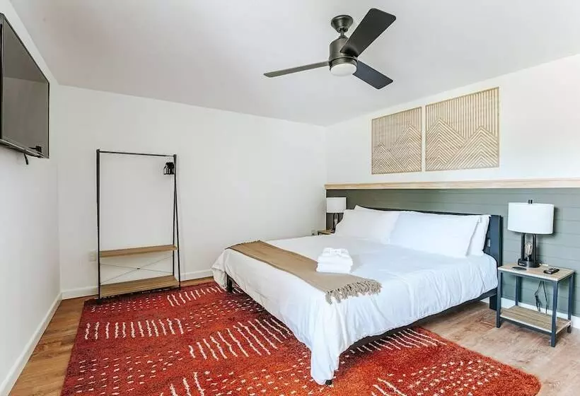 Motelli Grey Pine Lodge