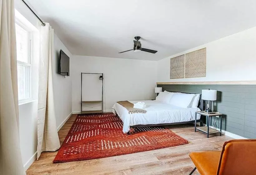 Motelli Grey Pine Lodge