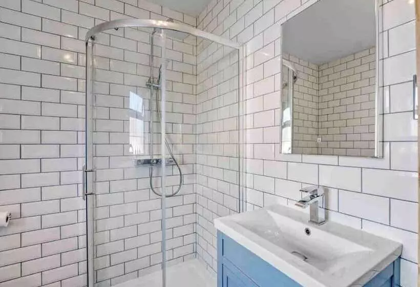 Residenssi Beautifully Furnished Home   5 Minutes To The Sea!
