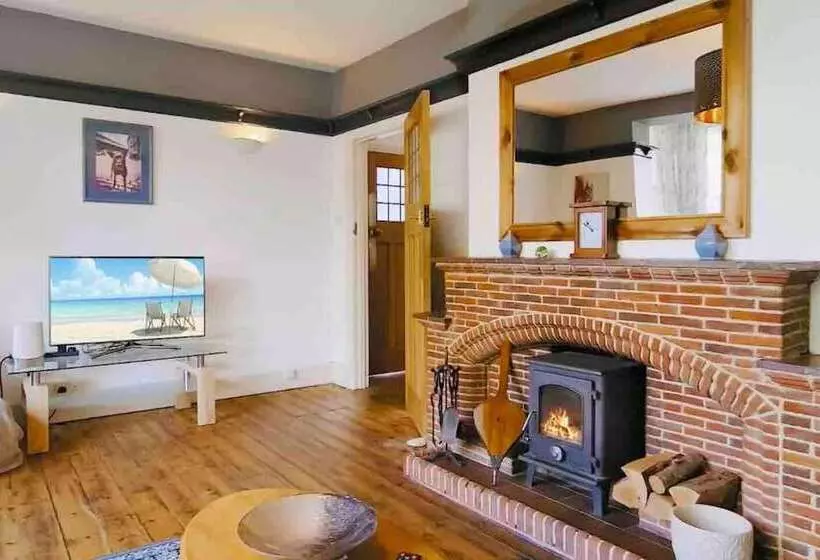 Residenssi Beautifully Furnished Home   5 Minutes To The Sea!
