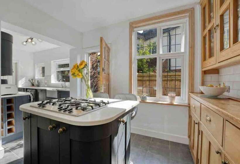 Rezydencja Beautifully Furnished Home 5 Minutes To The Sea!