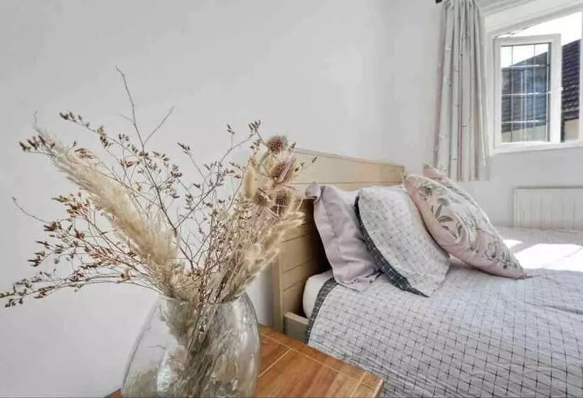Residenssi Beautifully Furnished Home   5 Minutes To The Sea!