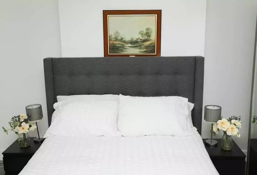 Residenssi Impeccable 3 Bed House In Plumstead, London