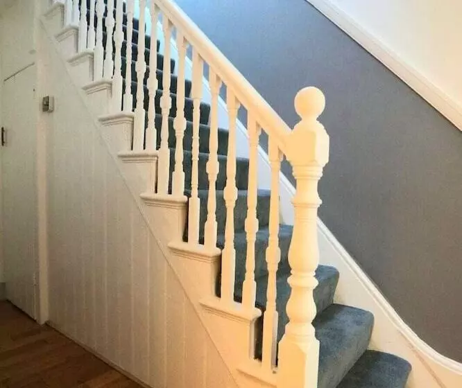 Residenssi Impeccable 3 Bed House In Plumstead, London