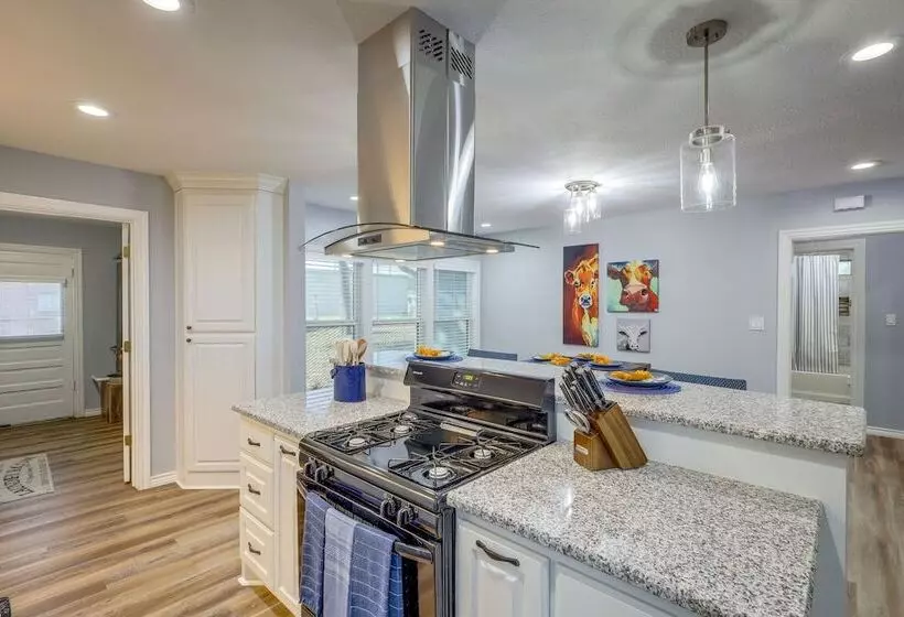 Sunny Hearne Home Near Universities!