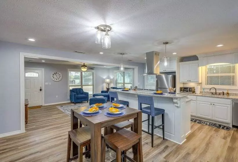 Sunny Hearne Home Near Universities!