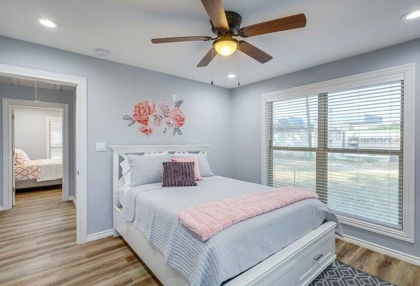 Sunny Hearne Home Near Universities!